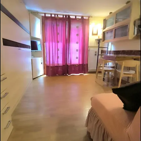 Ξενοδοχείο με διαμερίσματα Dima 3*